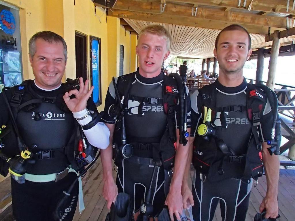 Ratu Kini Dive & Stay Mana Island Exterior foto